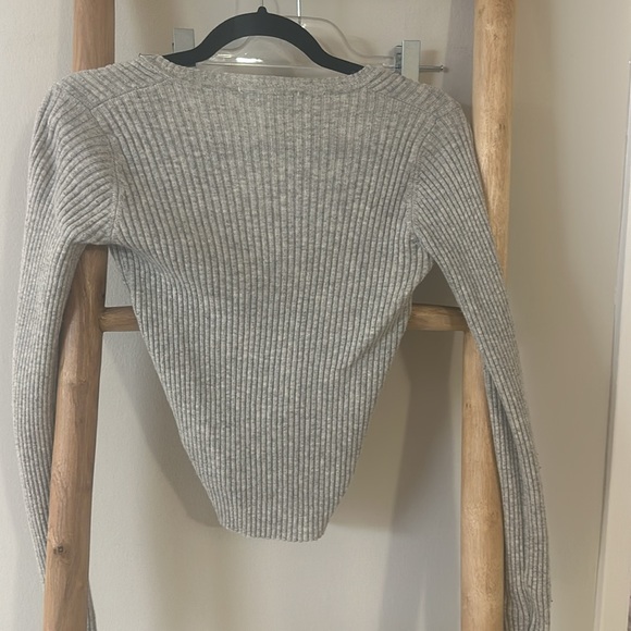 Brandy Melville Sweater/ Shirt - Picture 4 of 4